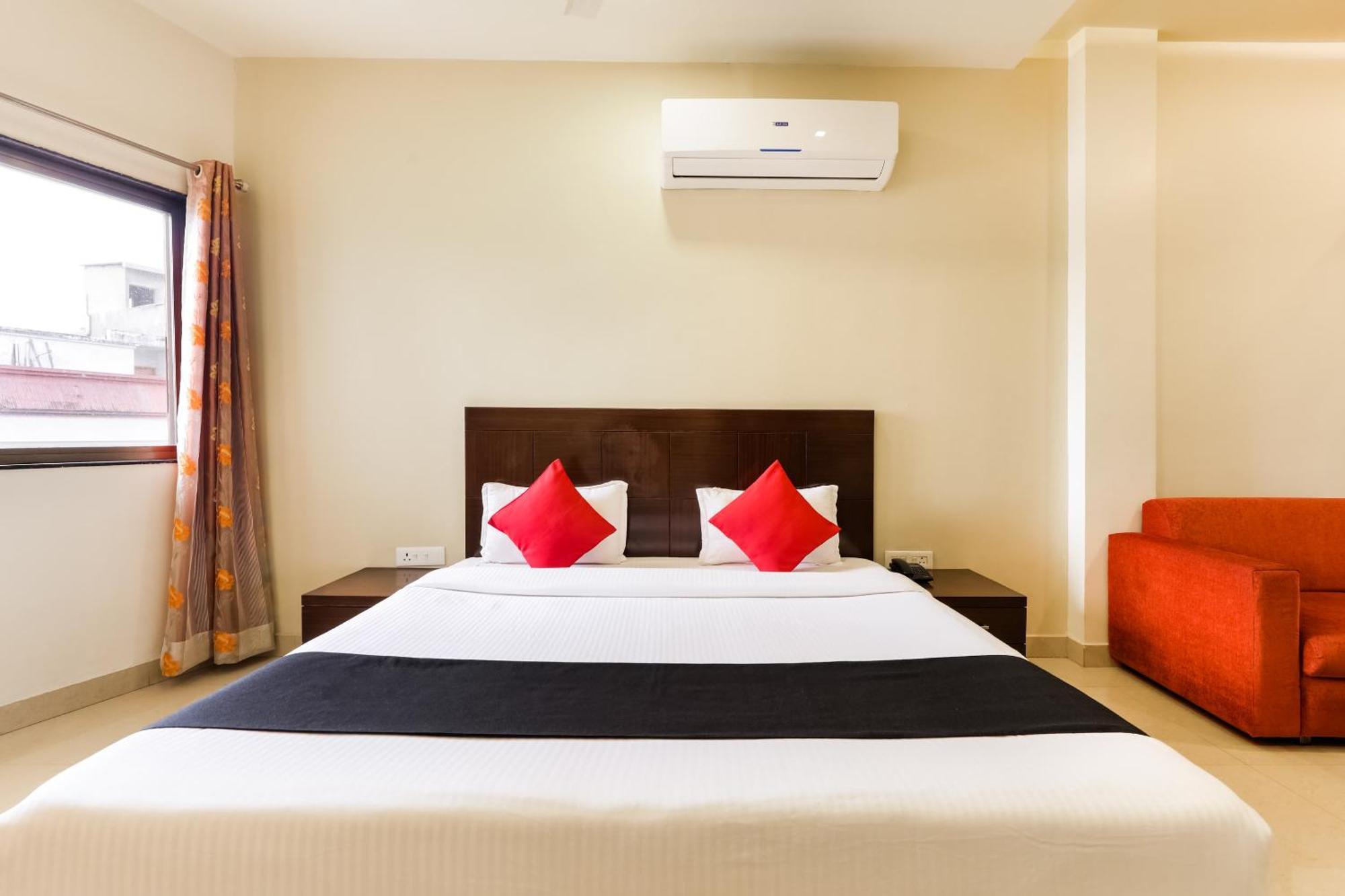 Super Townhouse Lalghati Near Airport Bhopal Eksteriør bilde