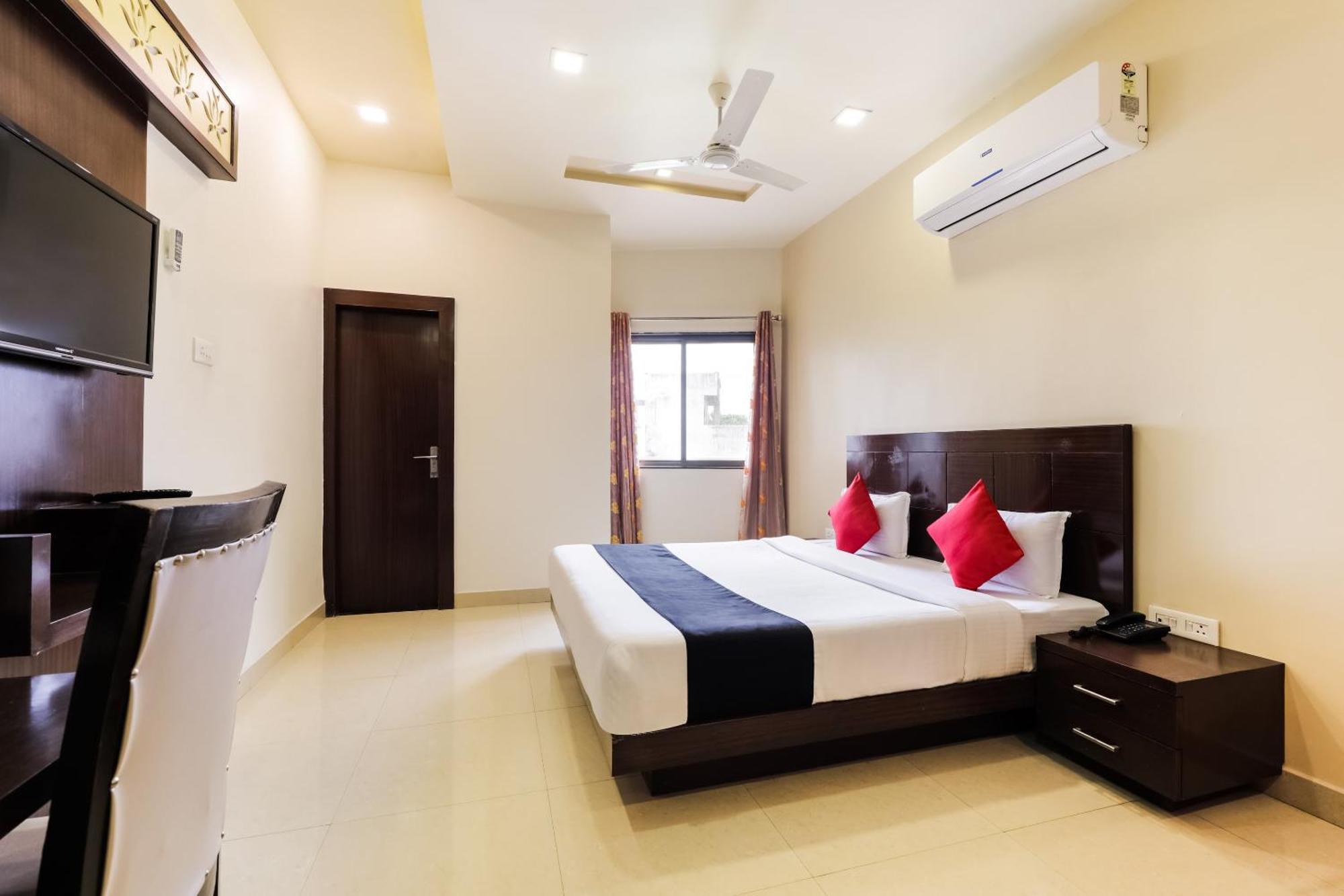 Super Townhouse Lalghati Near Airport Bhopal Eksteriør bilde