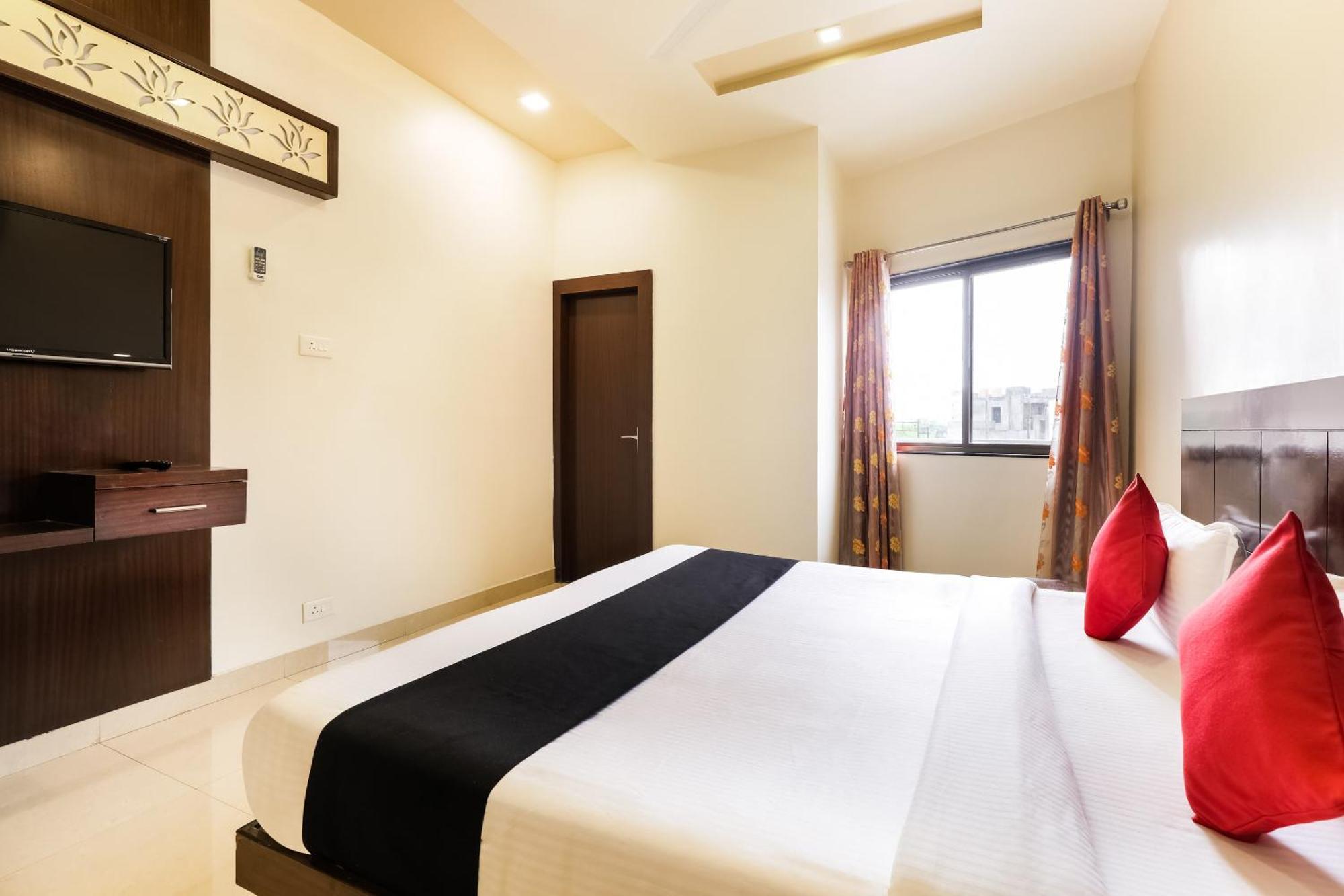 Super Townhouse Lalghati Near Airport Bhopal Eksteriør bilde