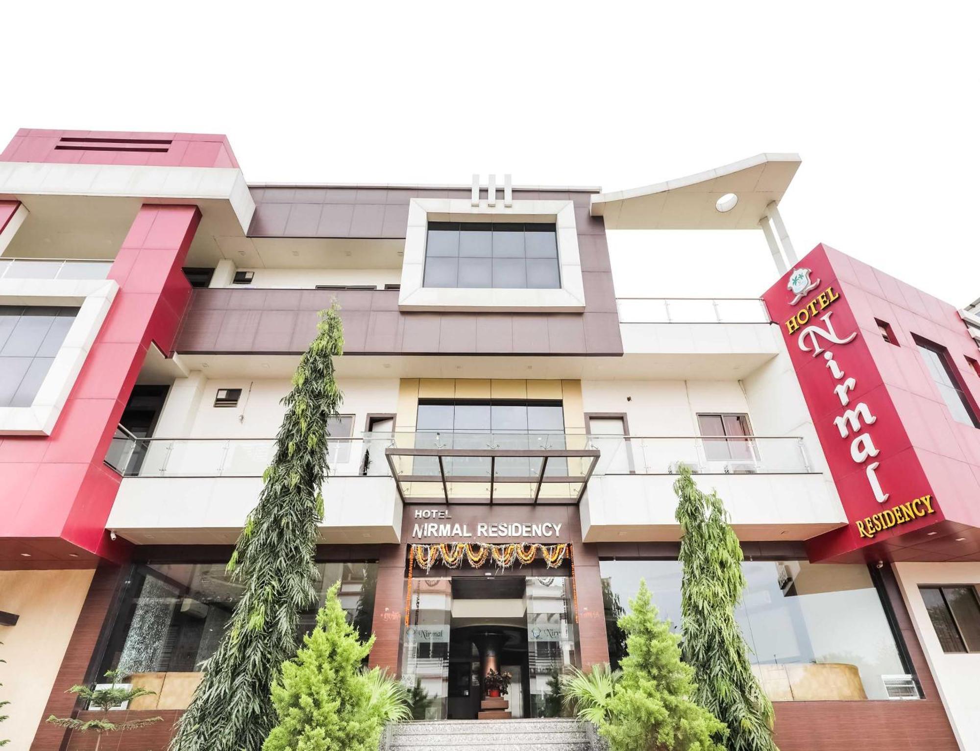 Super Townhouse Lalghati Near Airport Bhopal Eksteriør bilde