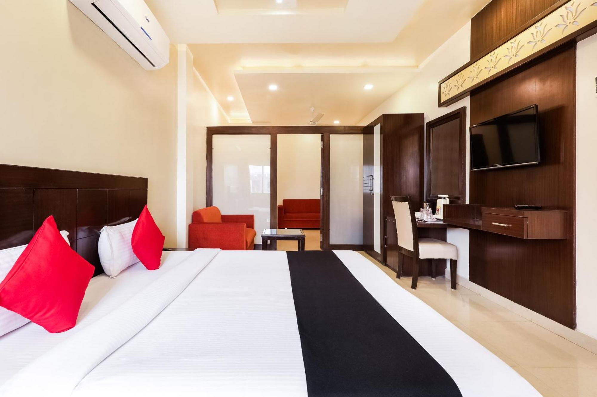 Super Townhouse Lalghati Near Airport Bhopal Eksteriør bilde