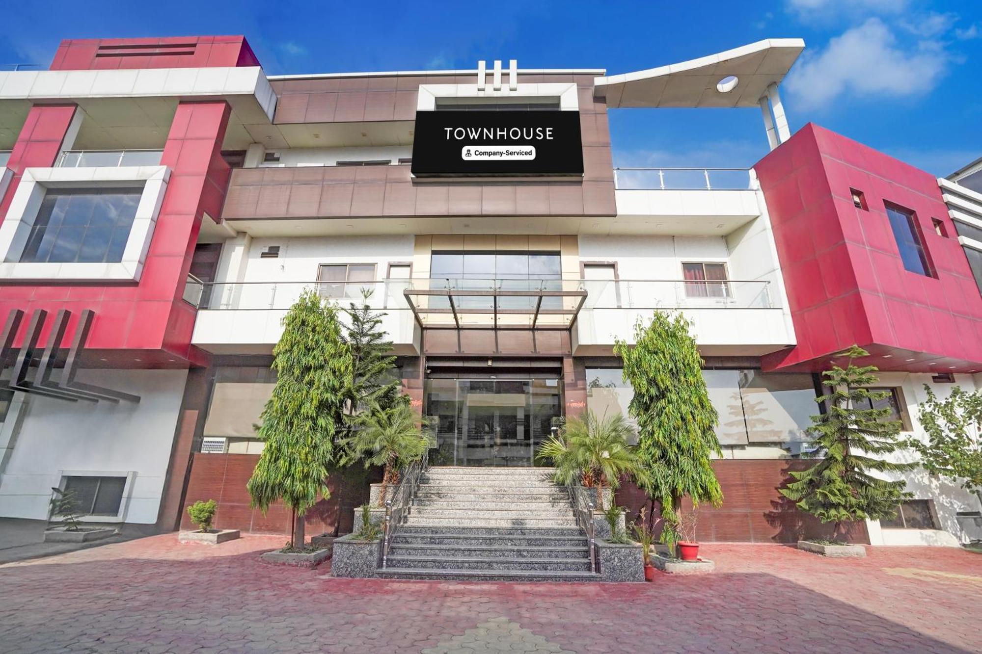 Super Townhouse Lalghati Near Airport Bhopal Eksteriør bilde