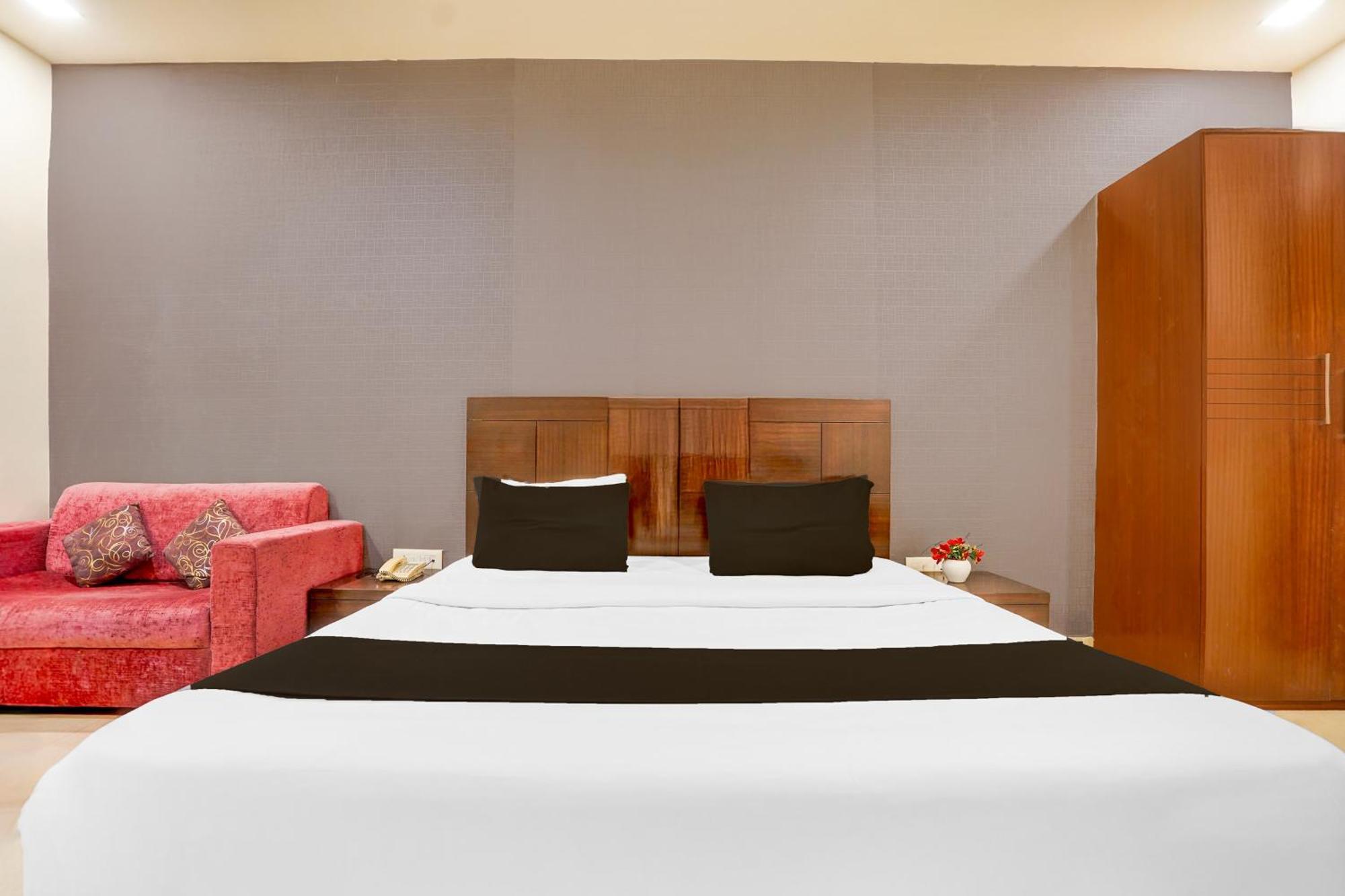 Super Townhouse Lalghati Near Airport Bhopal Eksteriør bilde