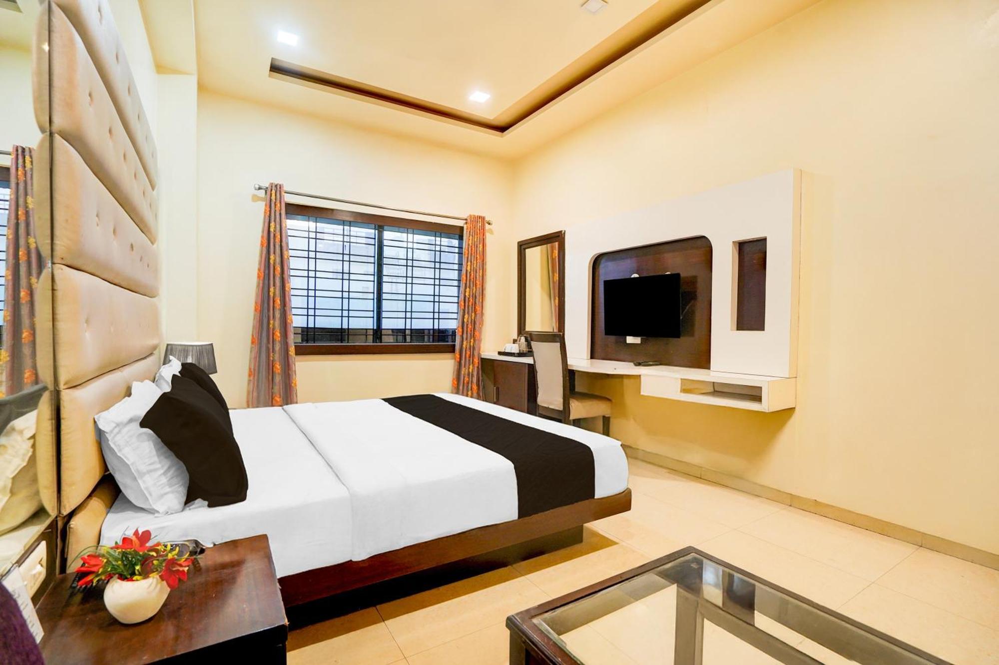 Super Townhouse Lalghati Near Airport Bhopal Eksteriør bilde