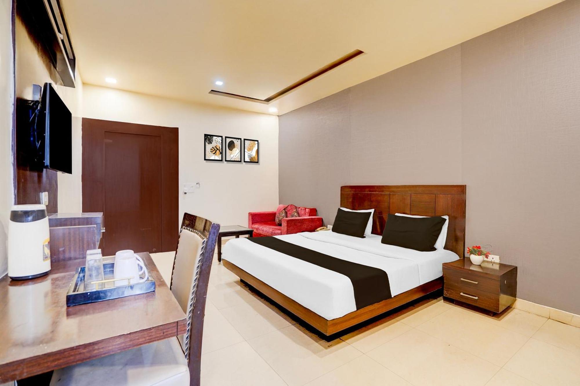 Super Townhouse Lalghati Near Airport Bhopal Eksteriør bilde