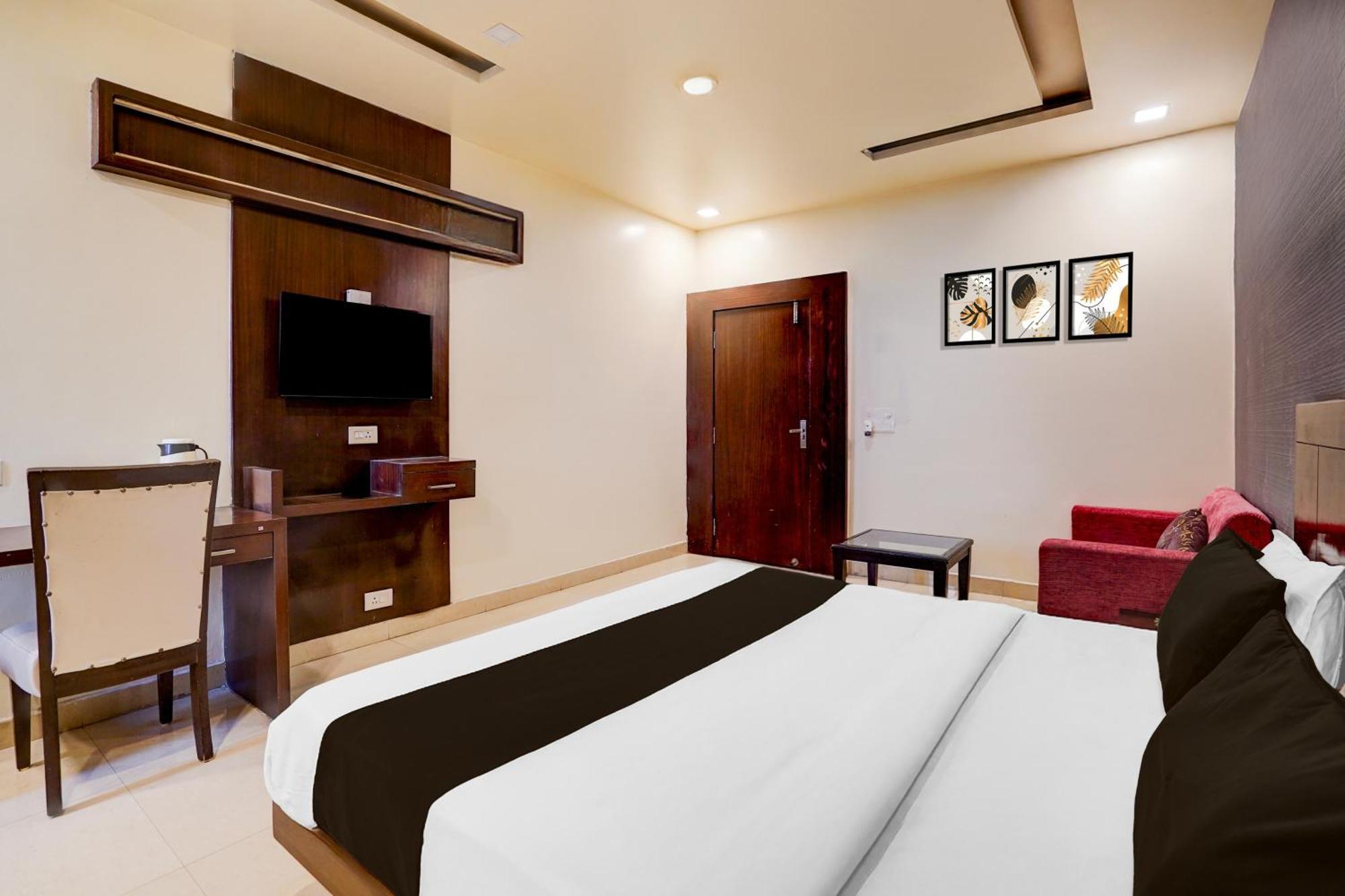 Super Townhouse Lalghati Near Airport Bhopal Eksteriør bilde