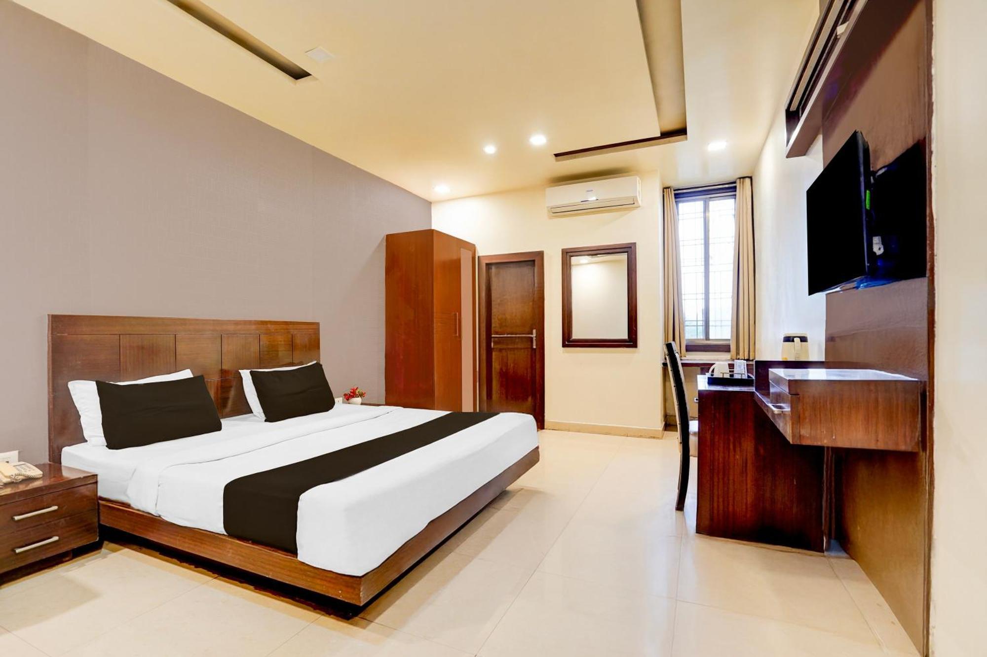 Super Townhouse Lalghati Near Airport Bhopal Eksteriør bilde