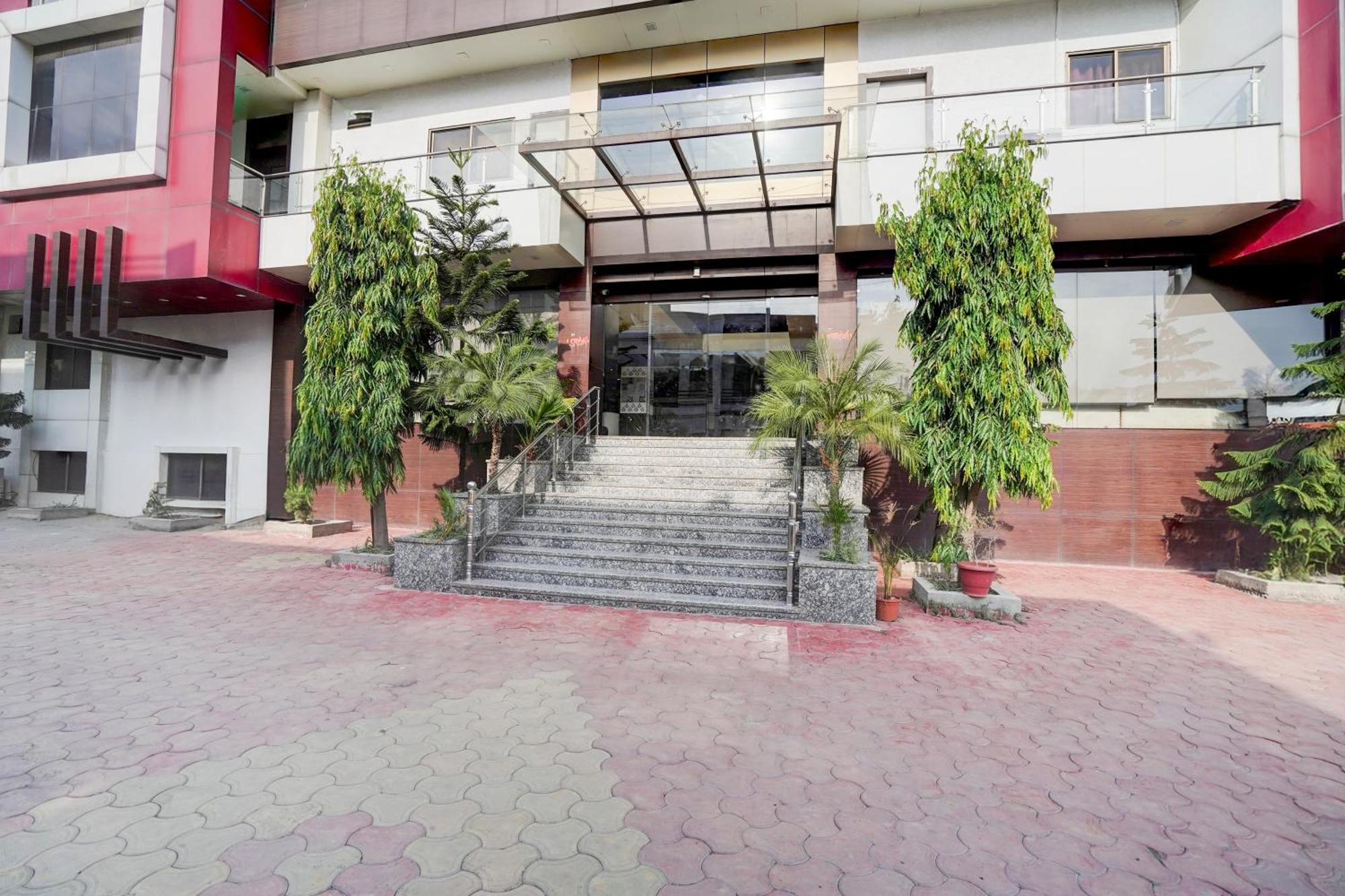 Super Townhouse Lalghati Near Airport Bhopal Eksteriør bilde