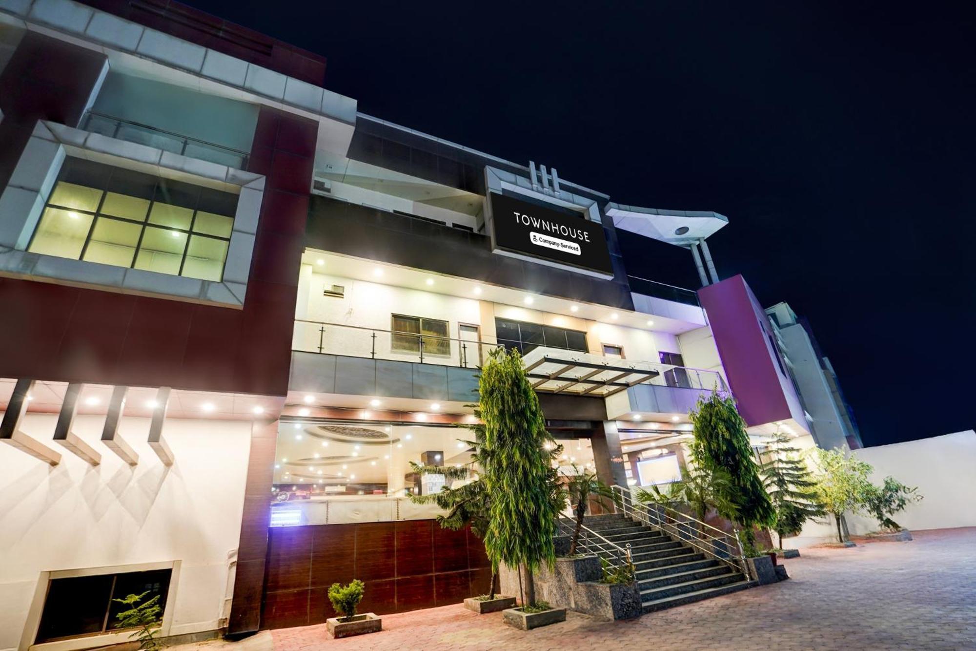 Super Townhouse Lalghati Near Airport Bhopal Eksteriør bilde