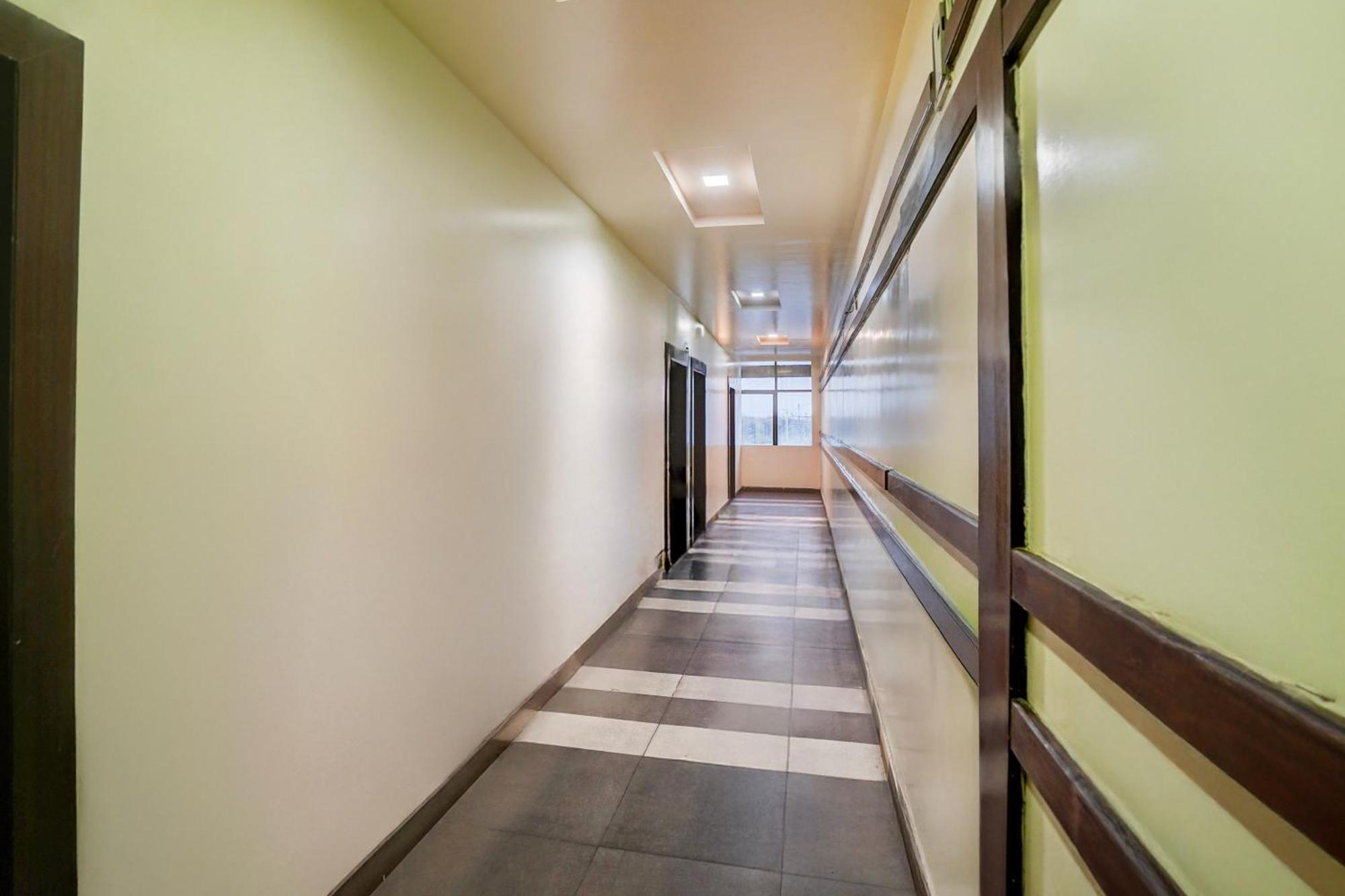 Super Townhouse Lalghati Near Airport Bhopal Eksteriør bilde