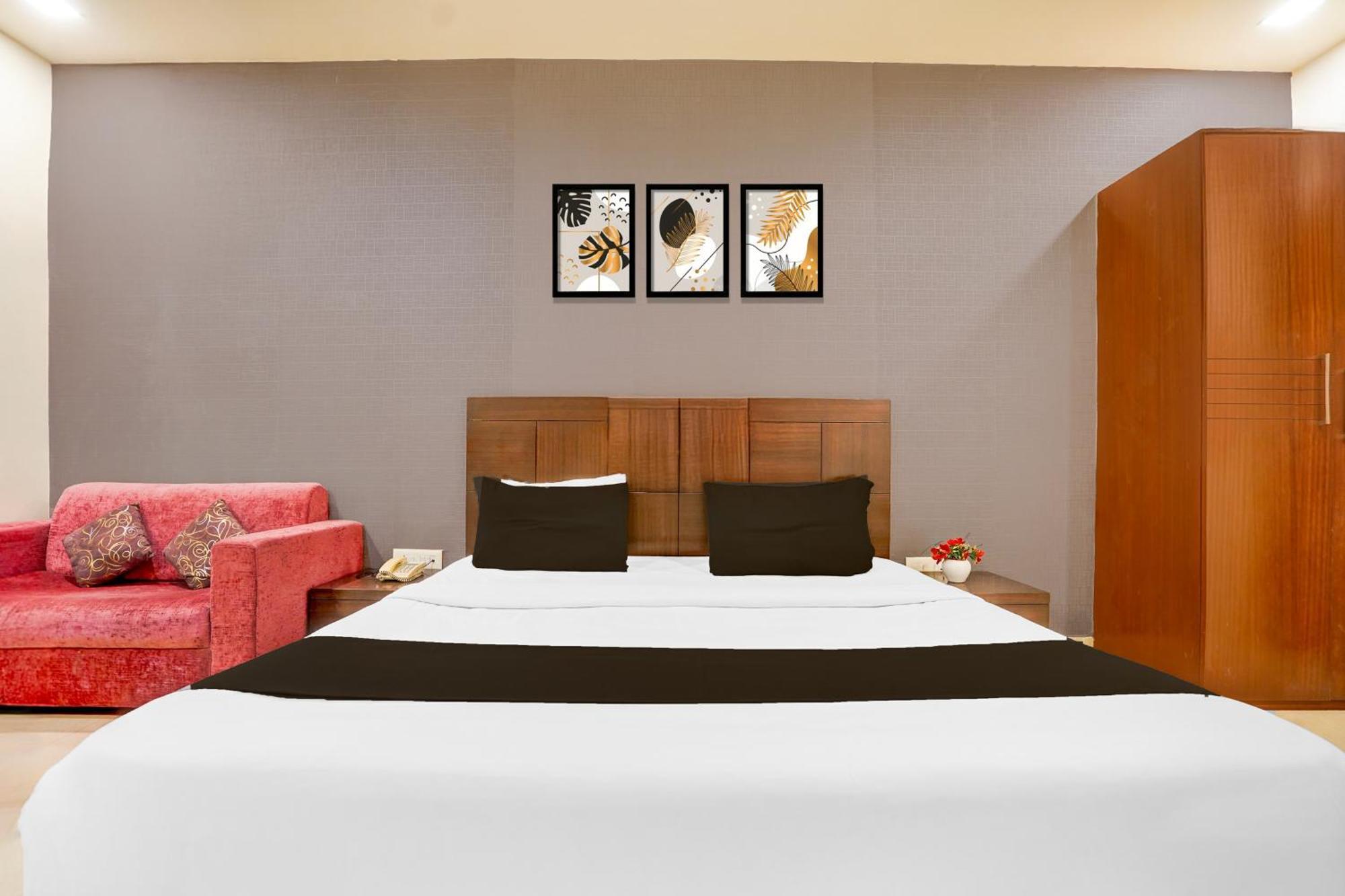 Super Townhouse Lalghati Near Airport Bhopal Eksteriør bilde