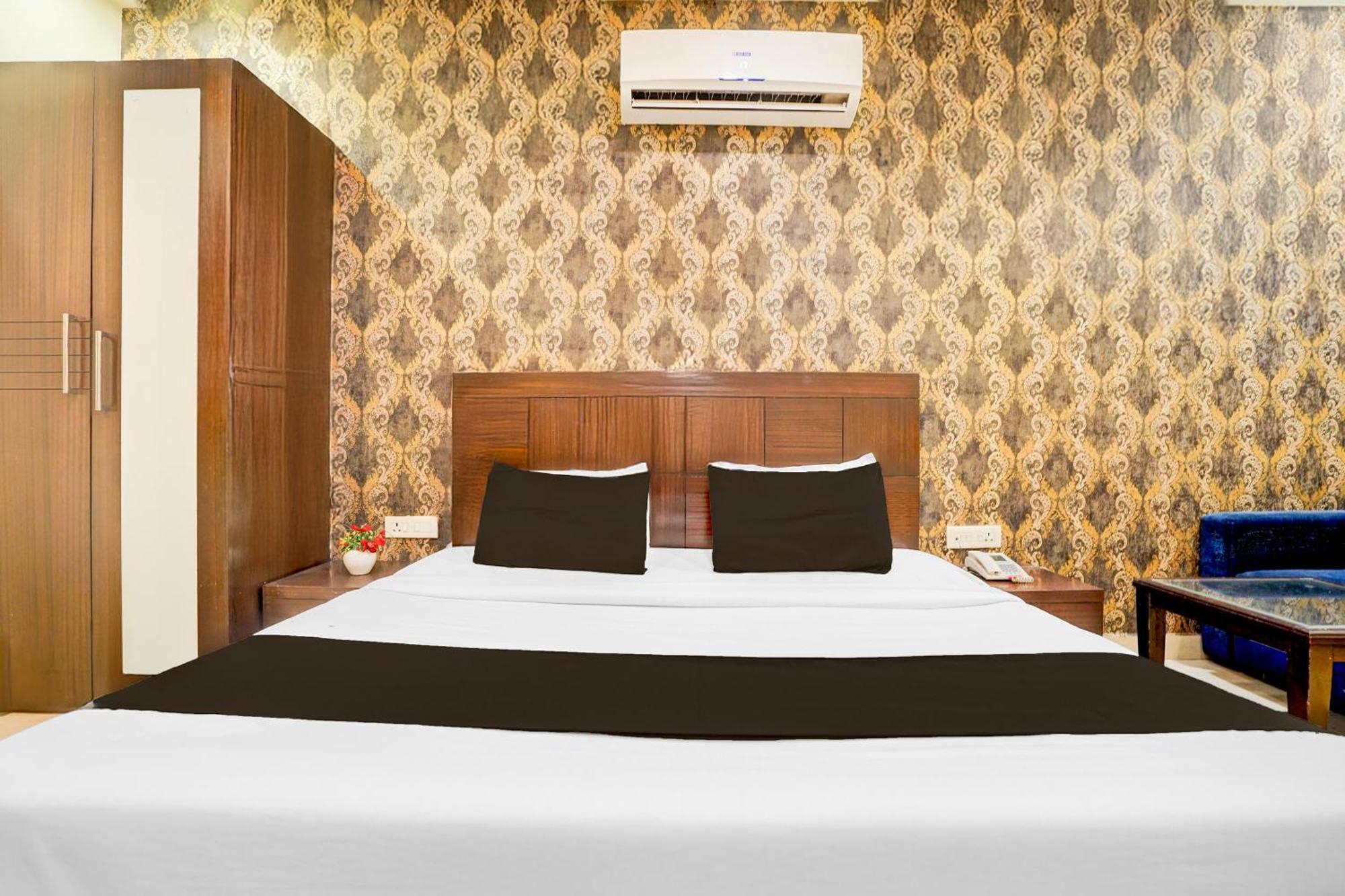 Super Townhouse Lalghati Near Airport Bhopal Eksteriør bilde